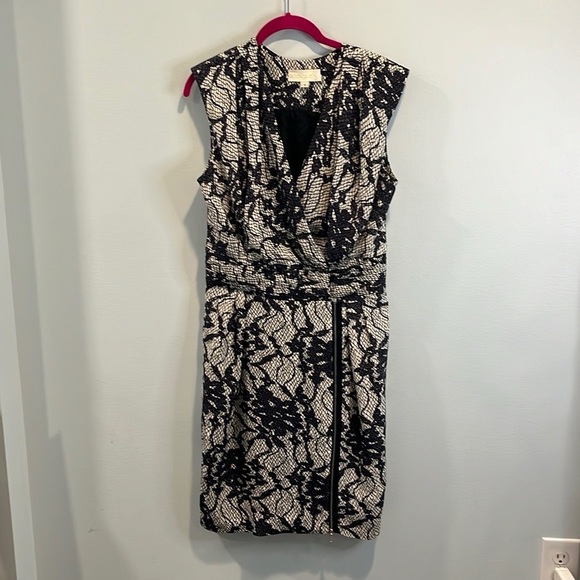 Bensoni lace wrap dress 4 - Picture 2 of 4
